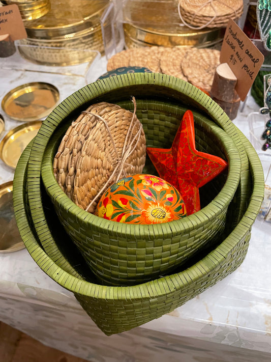gift basket with water hyacinth coasters